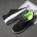 Lichtgewicht zwarte flyknit herensportschoenen met levendige neongroene accenten - 39 / Zwart Groen (9022)