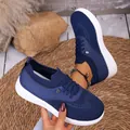 Comfortabele marineblauwe ademende flyknit slip-on sneakers met een dikke witte zool - 36 / Donkerblauw