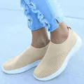 Άνετα μπεζ αναπνεύσιμα fly-knit slip-on φλατ αθλητικά παπούτσια για καθημερινή χρήση - Χακί