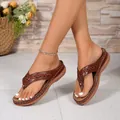 Detailansicht brauner Keilsandaletten mit Retro-Nähten und weicher Sohle für Damenmode - 36 / Hellbraun