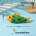 Juguete para gatos de pez de peluche verde y naranja con hierba gatera y cascabel - Pez con Lunares Verdes
