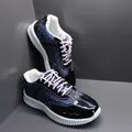 Κομψά μπλε πουά πάνινα αθλητικά παπούτσια με ροζ κορδόνια και λευκές σόλες - 36 / Μπλε ζαφείρι