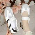 Bailarinas Mary Jane retro blancas elegantes con cierre de velcro y detalles grises - 36 / Blanco