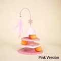 Rosa dreistöckiges Weihnachts-Katzenspielzeug mit Federn und orangefarbenen Bällen - Rosa