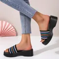 Sandales à plateforme pour femmes avec lanières rayées colorées pour un style décontracté d'été - Rayé