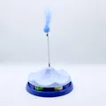 Interaktives blau-weißes Katzenspielzeug Karussell mit Bällen und Federstab aus Metall. - Kartonverpackung / Blau