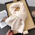 Hochwertiger cremefarbener Strickschal für den Winter mit weicher Rippstruktur und Label - 164x22cm / Weiß (WT282-12)