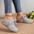 Eleganti sabot grigi con zeppa e intagli laser da donna con comodo design stringato slip-on - Grigio chiaro / 36