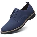 Detailansicht blauer Herren Wildleder Freizeitschuhe zum Schnüren auf weißem Grund - 38 / Blau