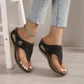 Eleganti sandali neri con zeppa e motivi floreali tagliati al laser con suola spessa e comoda - 38 / Nero
