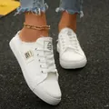 Witte canvas instapsneakers voor dames met gerafelde randen en soepele zachte zool - 35 / Wit