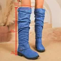 Detaillierte Größenmessungen für blaue Slouch-Stiefel mit Schnallenriemen und Blockabsatz - Blau