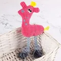 Rosa Plüsch-Hundespielzeug in Giraffenform mit Seilbeinen und weicher Cord-Struktur - Cord Baumwollseil Stil / Rotes Rentier