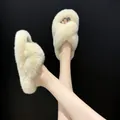 Pantoufles plateforme duveteuses crème élégantes avec brides croisées pour femmes. - 35 / Blanc Cassé