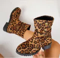 Stilvolle Damen-Stiefeletten mit Leopardenmuster, Vintage-Schnalle und goldenen Knöpfen - 35 / Wadenhohe Stiefel mit Leopardenmuster / Leopardenprint