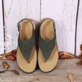 Romeinse dames sandalen met T-strap en verstelbare gesp in een olijfgroene suède afwerking - 35 / Legergroen