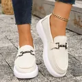 Eleganti mocassini da donna in pelle scamosciata beige con fibbia e suola platform - Bianco avorio