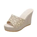 Mules à talons compensés beiges avec broderie florale et plateforme souple - 34 / Or C