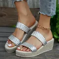 Elegante zilveren sandalen met sleehak, dubbele gevlochten bandjes en zool van jute - 36 / Zilver