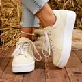 Modieuze dames platform canvas sneakers in crème geel met stijlvolle dikke witte zolen - 36 / Broken Wit