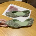 Detailopname van groene puntige ballerina's met elegante parel- en glitterdetails - 35 / Geen bloemen / Groen