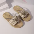 Böhmische beige flache Flip-Flops mit ethnischer Stickerei und floralen Akzenten für den Sommer. - 36 / Weiß