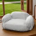 Housse de lit imperméable texturée grise pour chiens et chats posée sur sol en bois. - Gris Clair Texturé