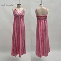 Vues avant et arrière d'une robe longue bohème à col en V avec imprimé à vagues rouges - S / Robes / Ondulation Rouge