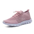 Atmungsaktive rosa Fly-Knit Mesh Sneaker für Damen mit Schnürung und weißer Plateausohle - 35 / Rosa