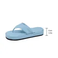 Detalle de las chanclas con plataforma azul claro que muestra el tacón de 3,5 cm - 36 / Azul lago