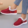 Mocassins d'hiver rouges pour femmes avec doublure en fausse fourrure et semelle blanche - Rouge