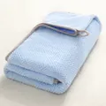 Toalla de microfibra azul absorbente y de secado rápido para mascotas con lazo para colgar - M-40*60CM (Para Perros Y Gatos Pequeños) / Azul claro