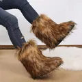 Eleganti stivali da neve in ecopelliccia marrone per donna con trama ispida e suola spessa - 36 / Kaki