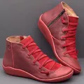 Vue détaillée de bottines décontractées bordeaux pour femmes avec fermeture éclair latérale - 35 / Rouge