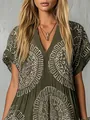 Detailaufnahme des olivgrünen Ethno-Kleides mit weißen kreisförmigen Mandala-Mustern - S / Kleider / Olivgrün