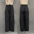 Vues avant et arrière détaillées d'un pantalon cargo noir à taille haute pour femme. - S / Bas / Noir
