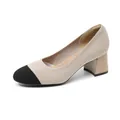 Beige en zwarte flyknit pumps met blokhak, een hakhoogte van 5,5 cm en contrasterende neus - Beige Zwart