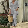 Détail de l'ensemble deux pièces gris effet lin avec chemisier et pantalon large - S / Haut Et Bas / Gris