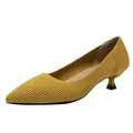 Elegante mosterdgele gebreide pumps met puntige neus en comfortabele kitten heel zool - Gestreept Geel