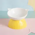 Gamelle chat en céramique détachable avec bouche inclinée et support jaune surélevé. - Style Oreille de Chat Pied Haut / Blanc et Jaune