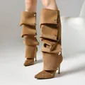 Modische braune Wildleder-Stiefel mit Nieten, hohem Absatz und spitzer Zehenpartie - 38 / Wildleder Nieten Hosenbein Stil (YD7506Y296622) / Dunkelbraun-Wildleder