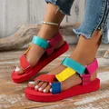 Détail de sandales à plateforme colorées avec brides velcro multicolores au sol - 38 / Rouge Multicolore