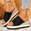 Sandales compensées noires pour femmes avec semelle en jute tressée et bout ouvert - Noir