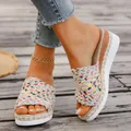 Sandales compensées à plateforme tissées colorées pour femmes au design ethnique - Multicolore B