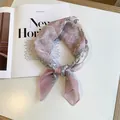 Petit foulard carré en coton et lin pour femme avec motif cachemire rose et gris chic - Style Paisley (Image Principale 32) / Patchwork Paisley Rose et Gris