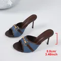Gedetailleerd overzicht van de 8,8 cm stilettohak op denim muiltjes met bamboe gesp. - 35 / Blauwe Denim Stijl (YD2606B12D810) / Blauw