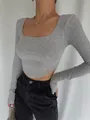 Grijze crop top voor dames met vierkante hals, ribgebreid en met lange mouwen, trendy - S / Tops / Grijs