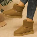 Detailansicht stilvoller warmer brauner Winter-Schneestiefel mit Strickbündchen an einem Model - 38 / Braun