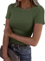 Vue détaillée d'un t-shirt côtelé ajusté vert olive pour femme avec un col rond chic - S / Hauts / Vert Militaire