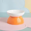Gamelle surélevée en céramique pour animaux avec base orange et bord incliné - Bol à pied haut bouche plate / Blanc + Orange